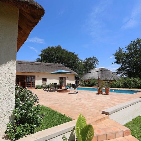 Mandebele Lodge Victoriawatervallen Buitenkant foto