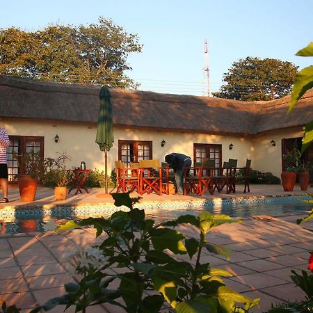 Mandebele Lodge Victoriawatervallen Buitenkant foto