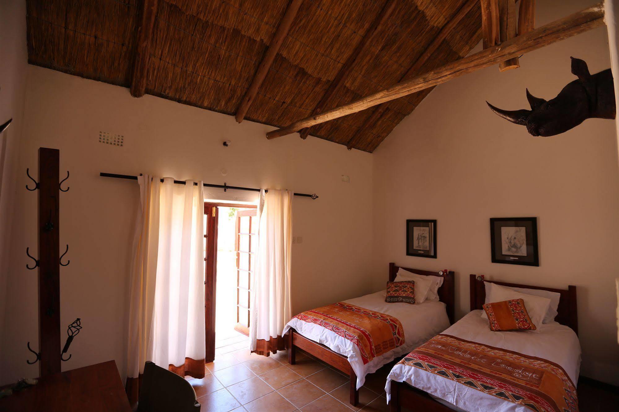 Mandebele Lodge Victoriawatervallen Buitenkant foto